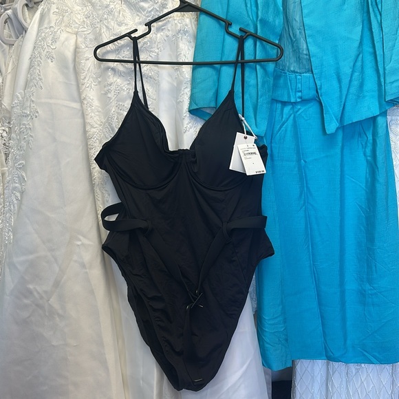 🆕 GOOD AMERICAN Black Show Off One Piece Underwire Cups Belt Swimsuit Size 6 3x - Picture 5 of 11